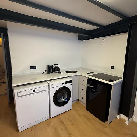 Nest Ortakoey Homestay *